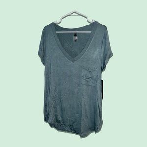 NWT! Boutique Brand “Mono B” Size L, Buttery Soft V-Neck Short Sleeve T-Shirt